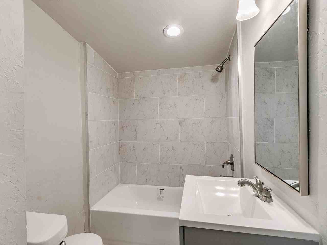 1617 1/2 Sw 32nd St - Photo 7 of 15