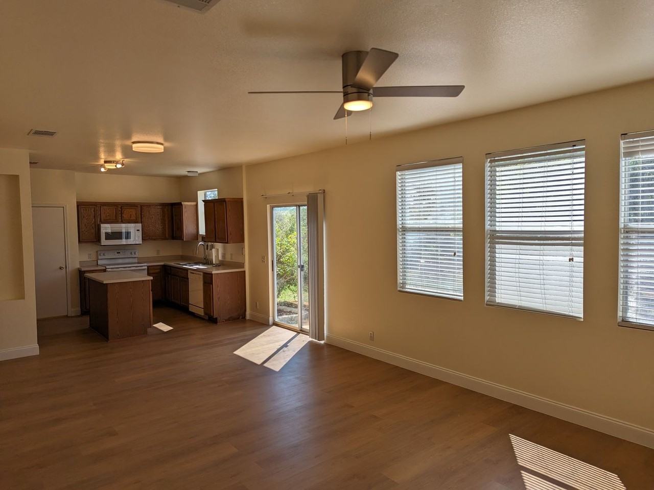 4717 Lake Champlain Ln - Photo 3 of 40