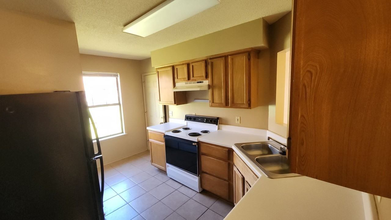 1411 North Hartford Avenue - Photo 4 of 21