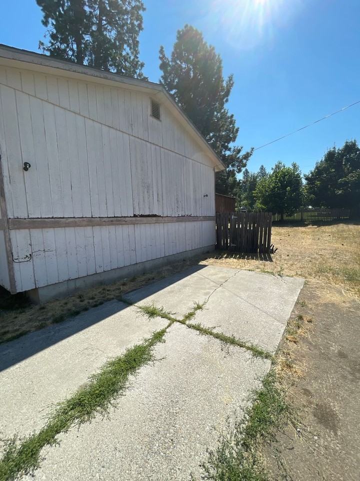 4212 E 37th Ave - Photo 5 of 9