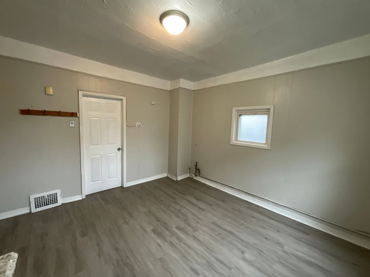 6807 Worley Ave - Photo 3 of 7