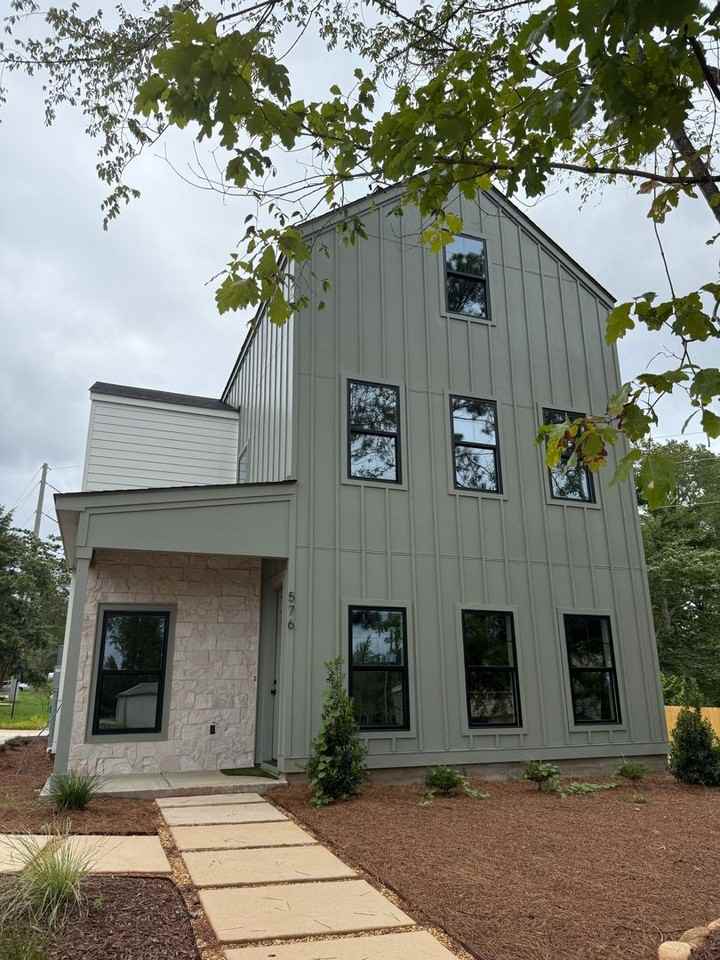 576 Pride Avenue - Photo 2 of 24