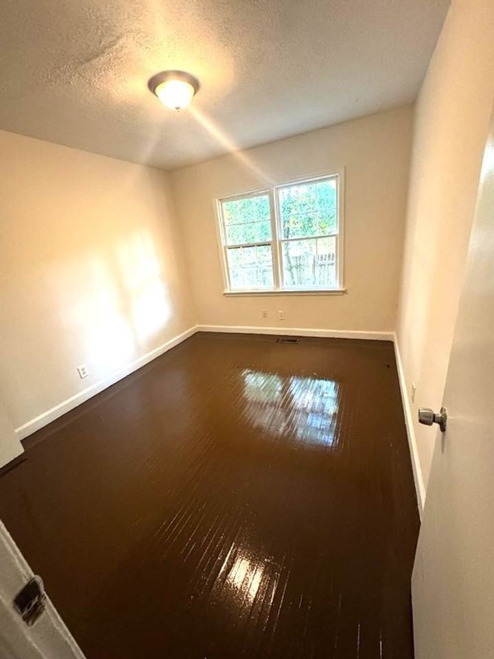 77 Lafayette Dr - Photo 2 of 8