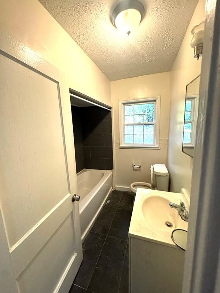 77 Lafayette Dr - Photo 4 of 8