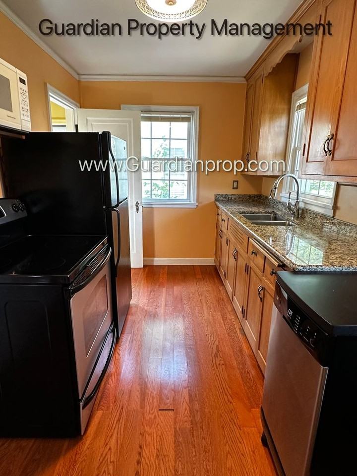 3426 Lincoln St Ne - Photo 3 of 20