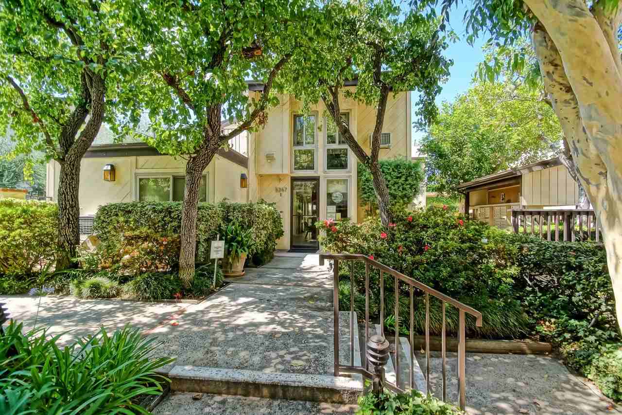 5261 Coldwater Canyon Ave #B - Photo 3 of 42