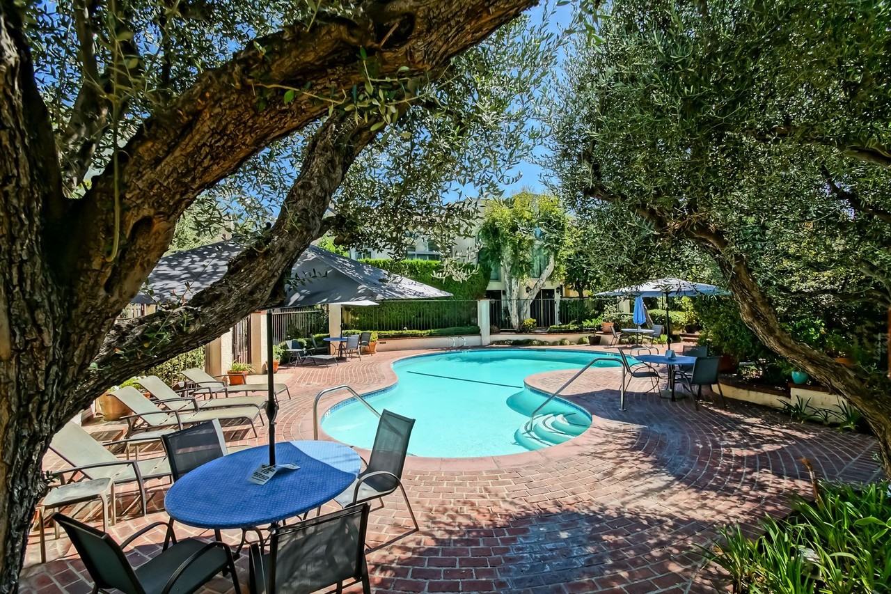 5261 Coldwater Canyon Ave #B - Photo 5 of 42