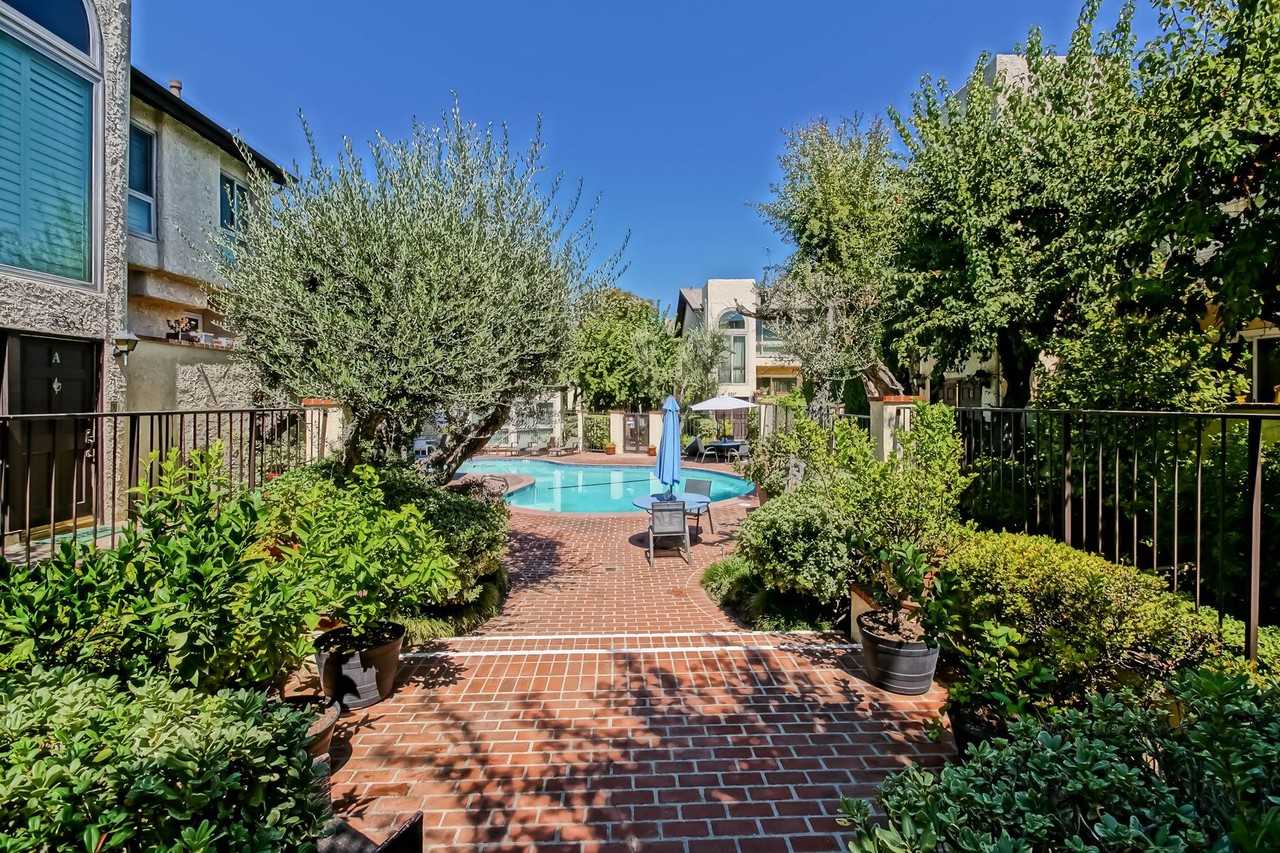 5261 Coldwater Canyon Ave #B - Photo 7 of 42