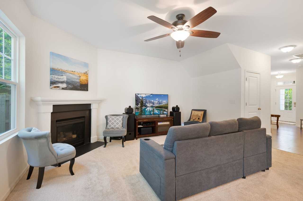 2231 Tanners Mill Dr - Photo 2 of 19