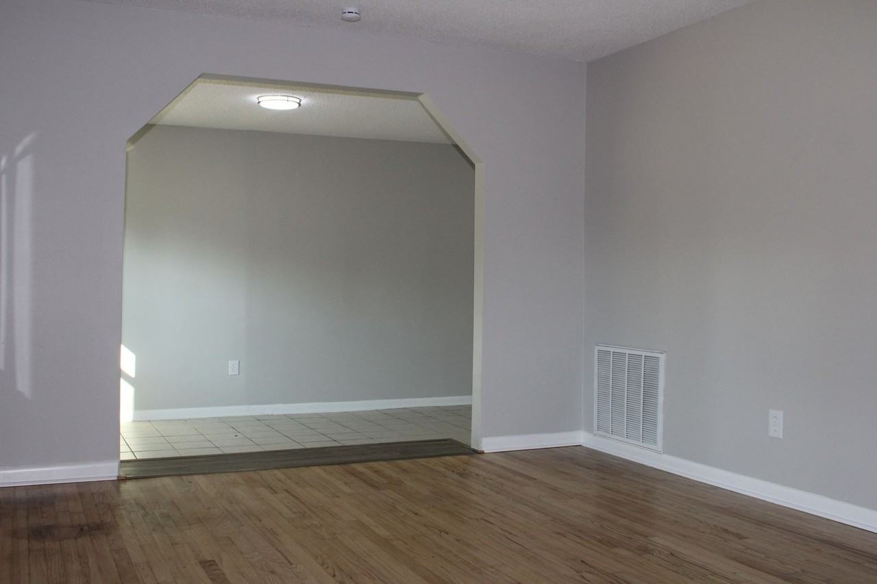 3332 Hillis Rd - Photo 7 of 28