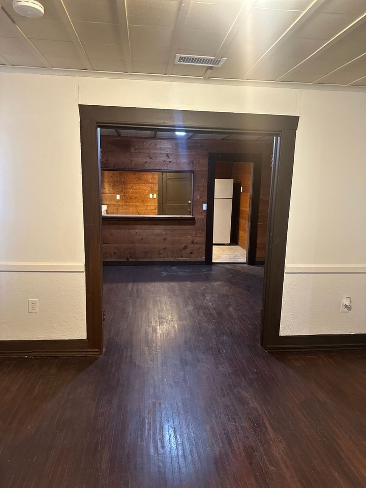 409 Miller St - Photo 3 of 14