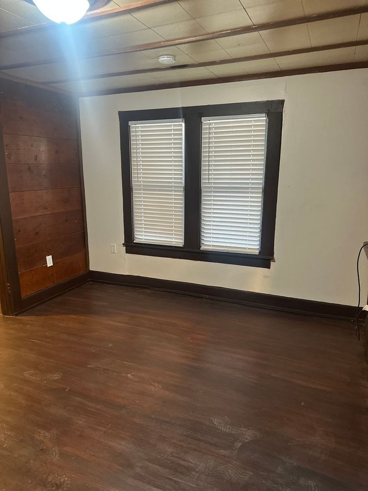 409 Miller St - Photo 5 of 14