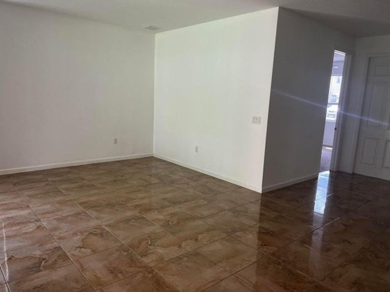 9555 Phipps Ln - Photo 5 of 23