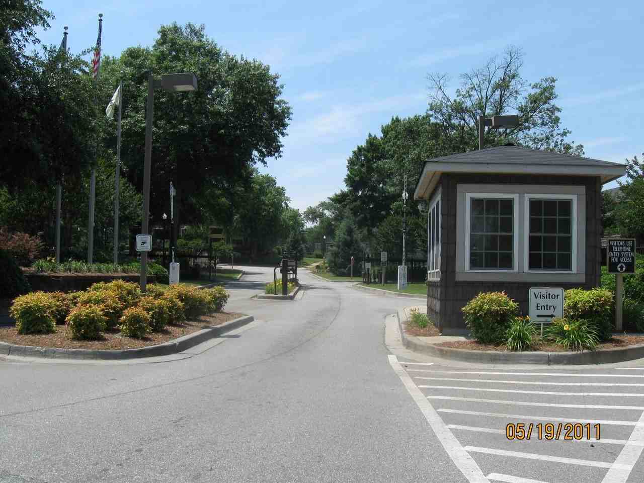 108 Menlo Drive - Photo 2 of 16