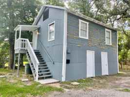 featured image of 4115 Congress St