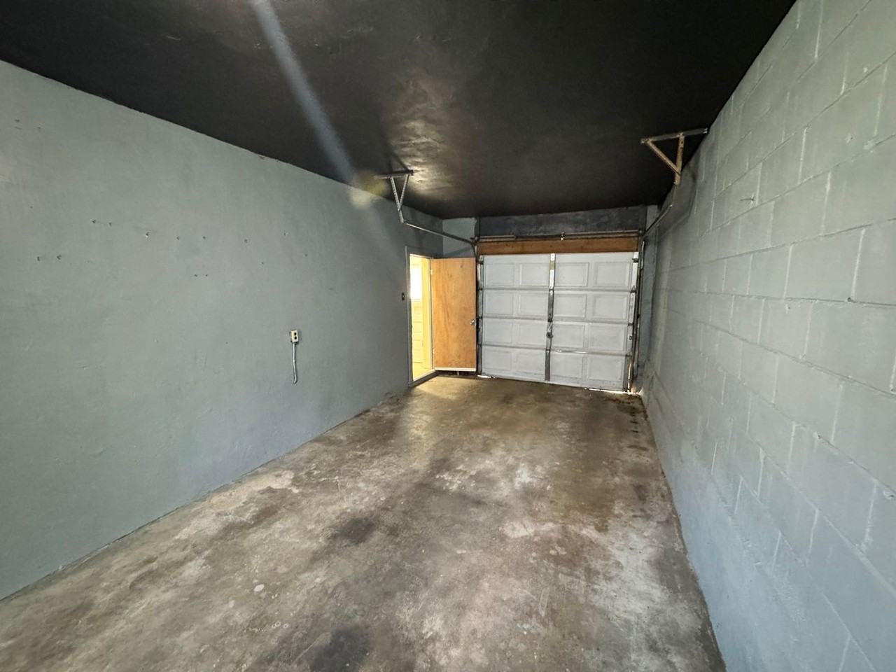 401 Western Ave - Photo 4 of 18