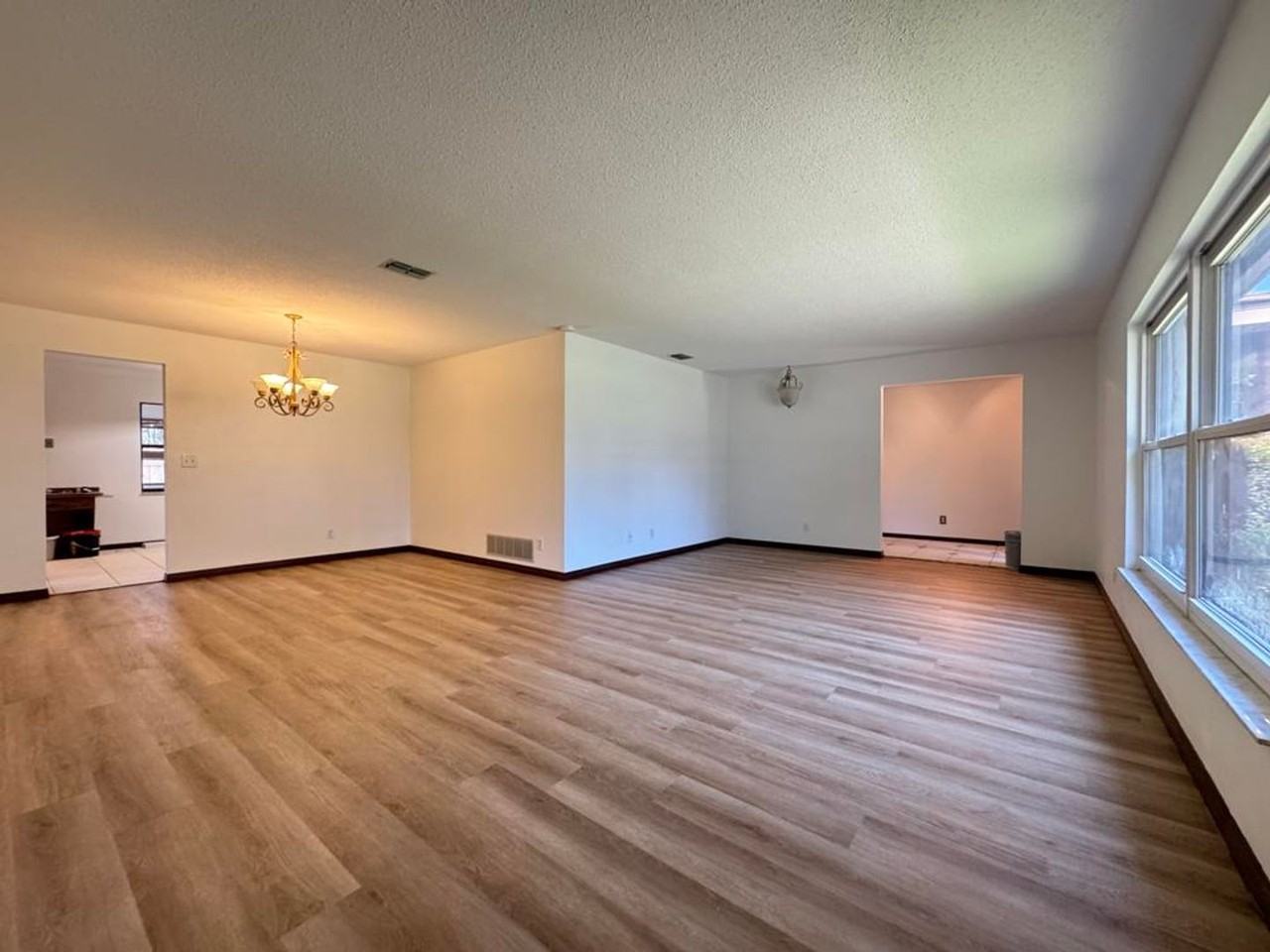 1308 Wandering Oaks Dr - Photo 3 of 24