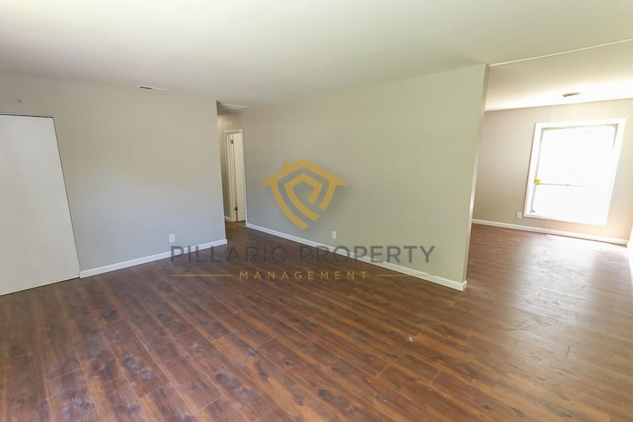 2832 Manlove Avenue - Photo 4 of 28