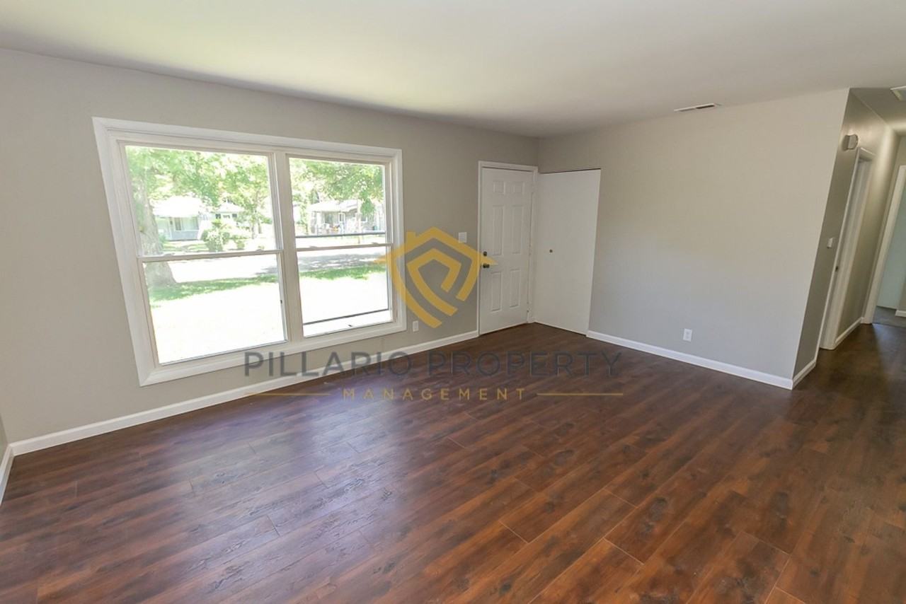 2832 Manlove Avenue - Photo 5 of 28