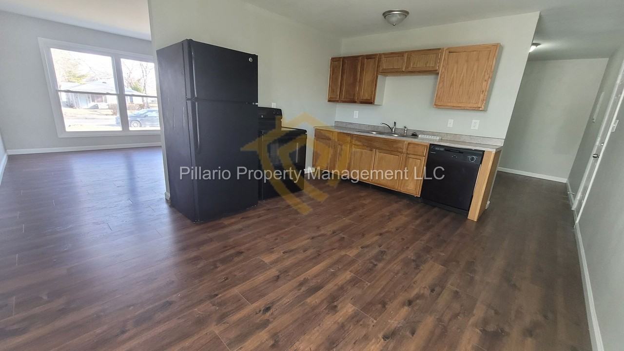 2832 Manlove Avenue - Photo 7 of 28