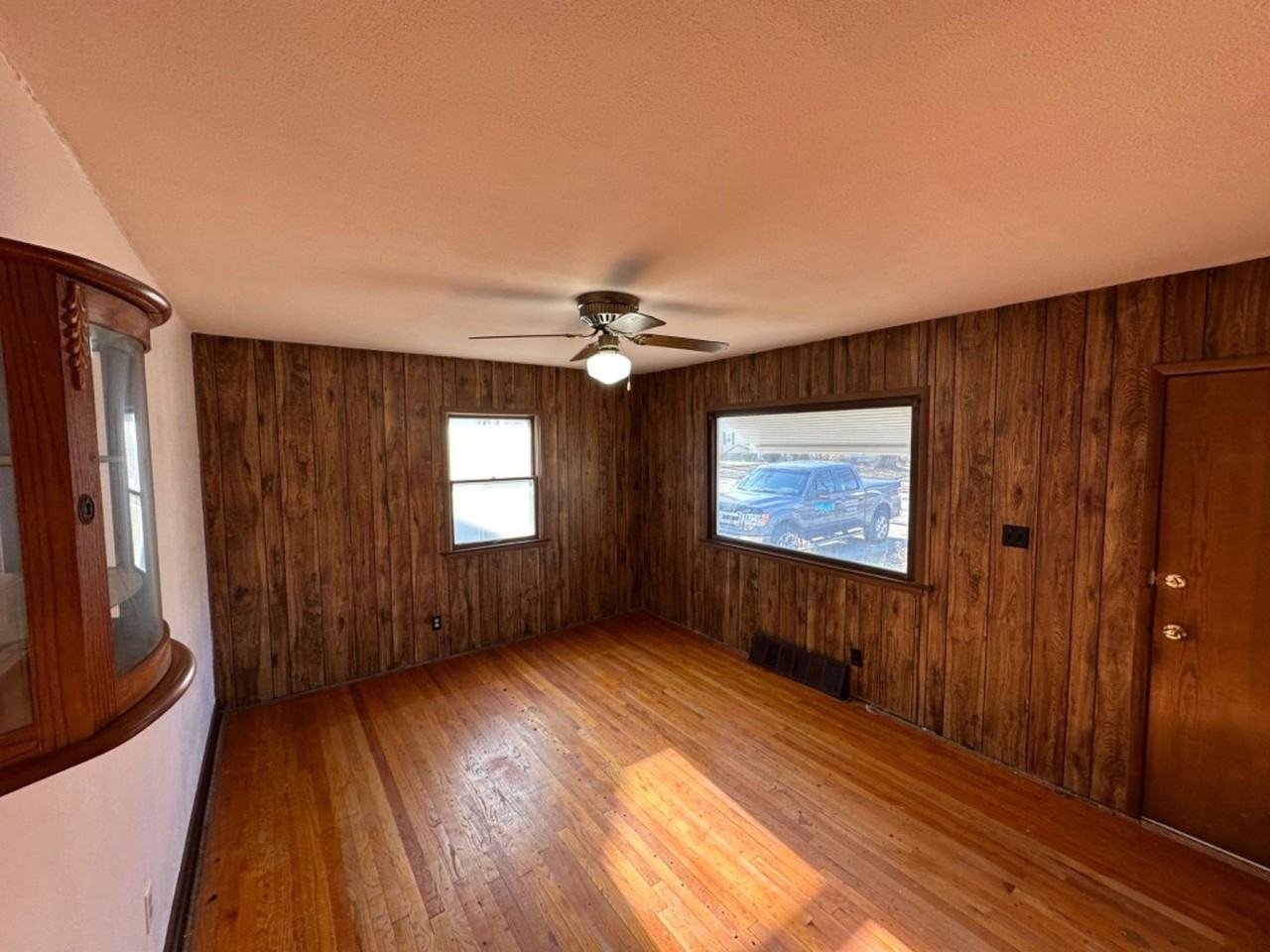 5262 N 50th St - Photo 2 of 10