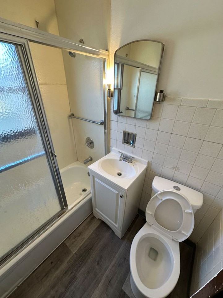 5262 N 50th St - Photo 3 of 10