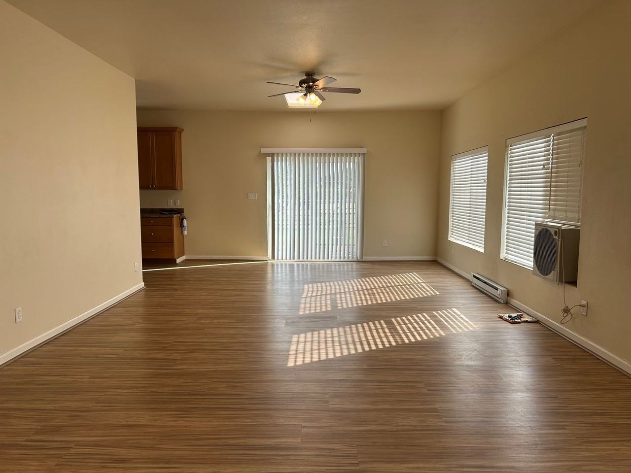 160 Rutherford Ln - Photo 3 of 16