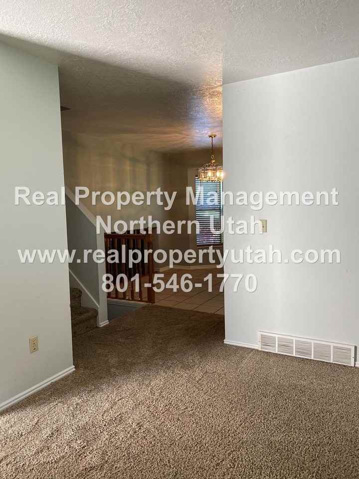1778 W 250 N - Photo 3 of 21