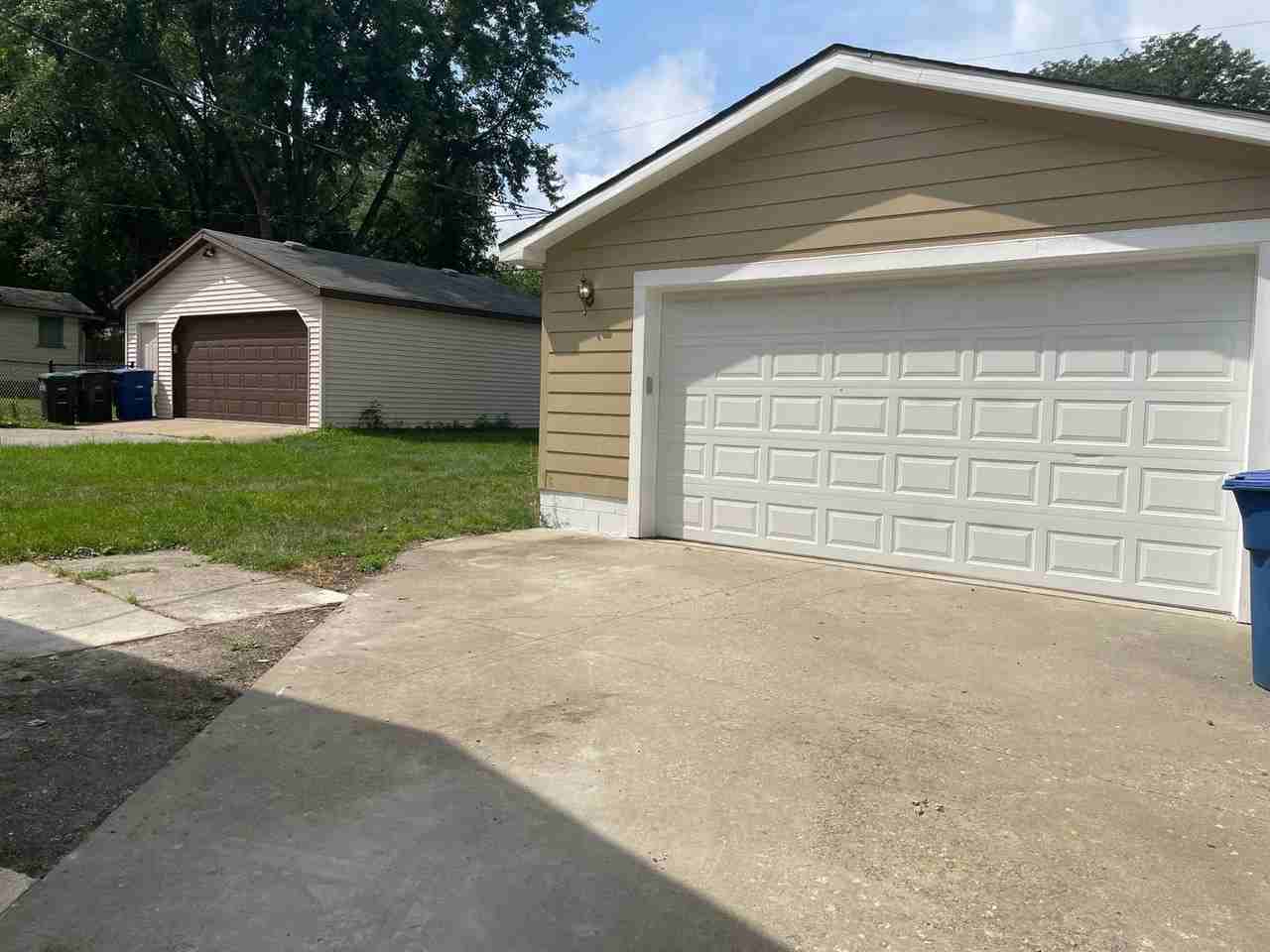 744 37th St - Photo 2 of 19