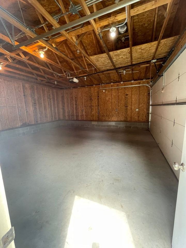 744 37th St - Photo 3 of 19