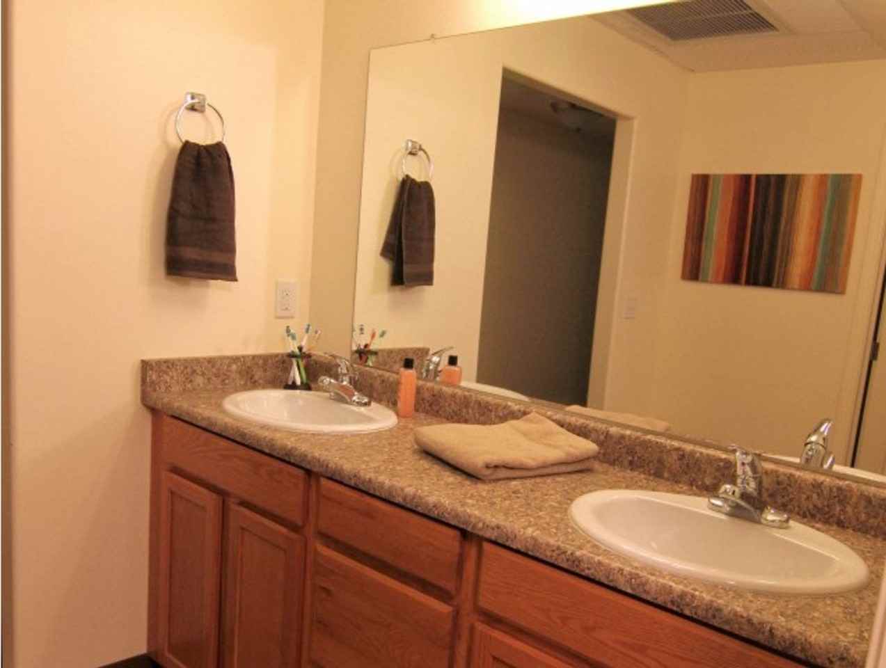 Pinnacle Apartments - Photo 5 of 17