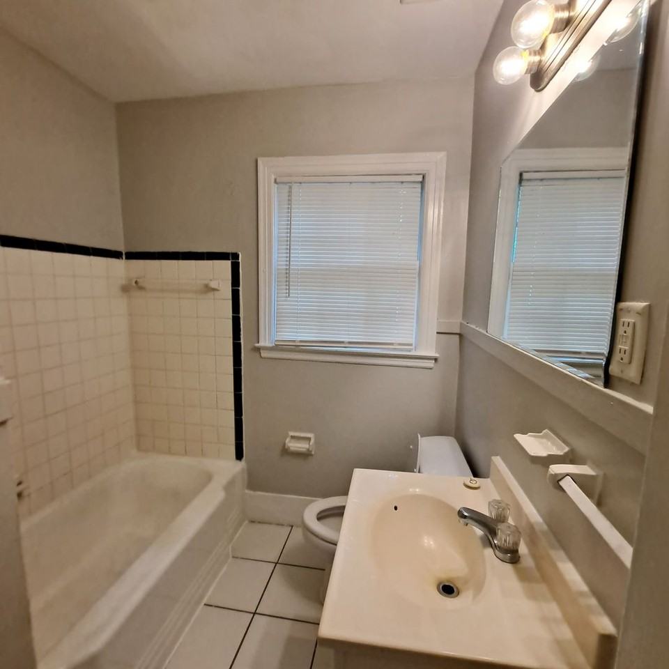 108 N Greer St - Photo 7 of 10