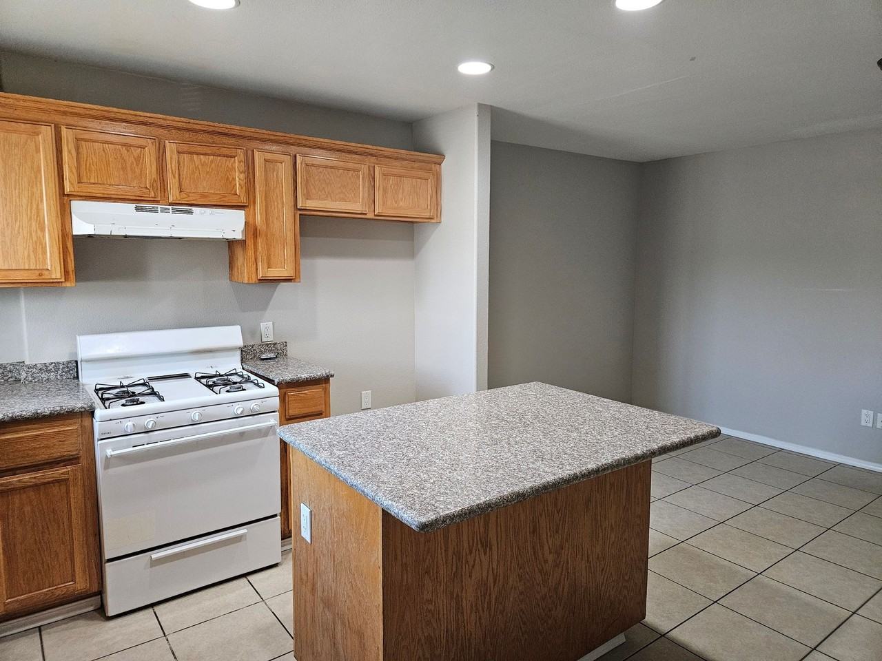 C St #C - Photo 2 of 10