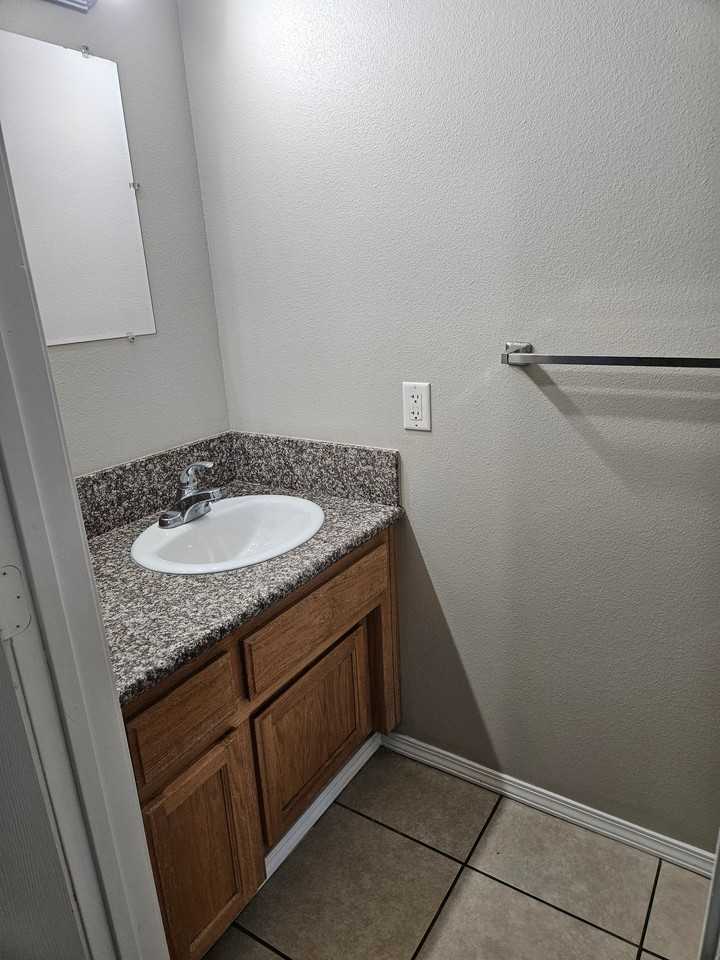 C St #C - Photo 4 of 10