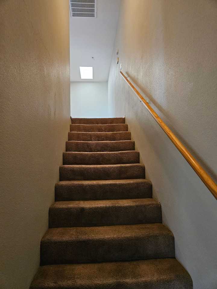 C St #C - Photo 6 of 10