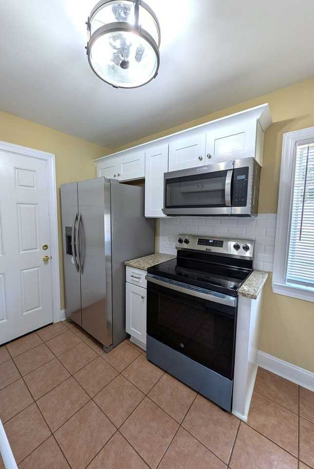 324 Honeywood Ave - Photo 3 of 12
