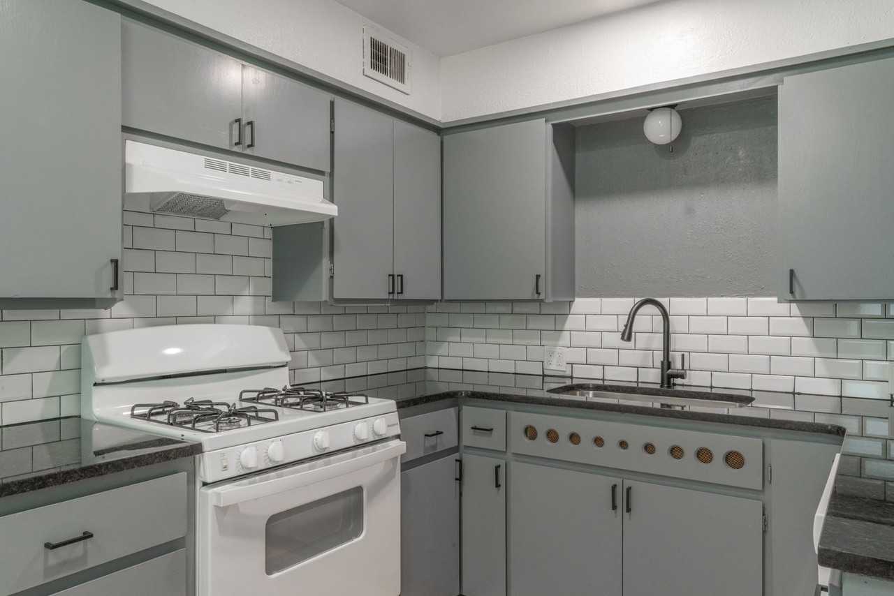 508 S Morrison Ave - Photo 7 of 19