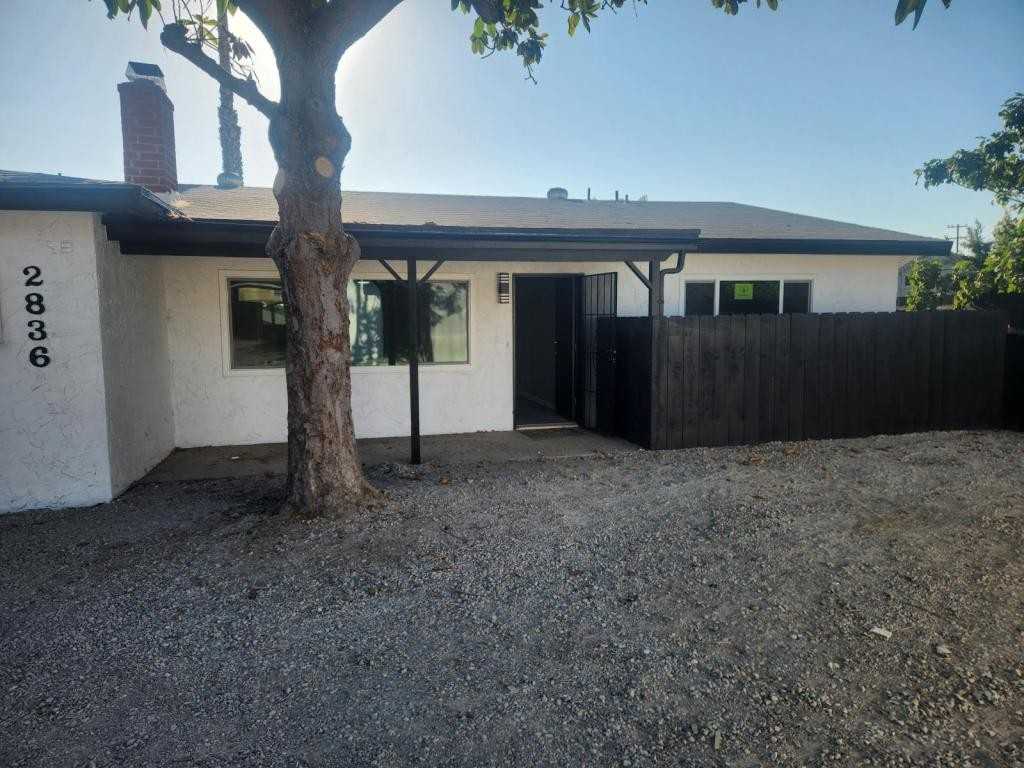 2836 Washington St - Photo 2 of 18