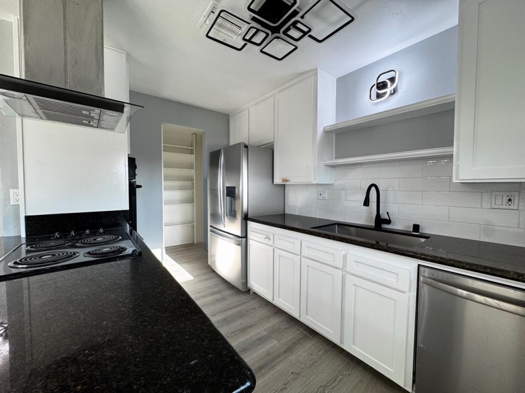 2836 Washington St - Photo 3 of 18