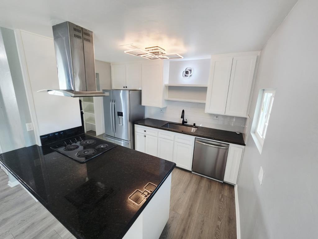 2836 Washington St - Photo 5 of 18