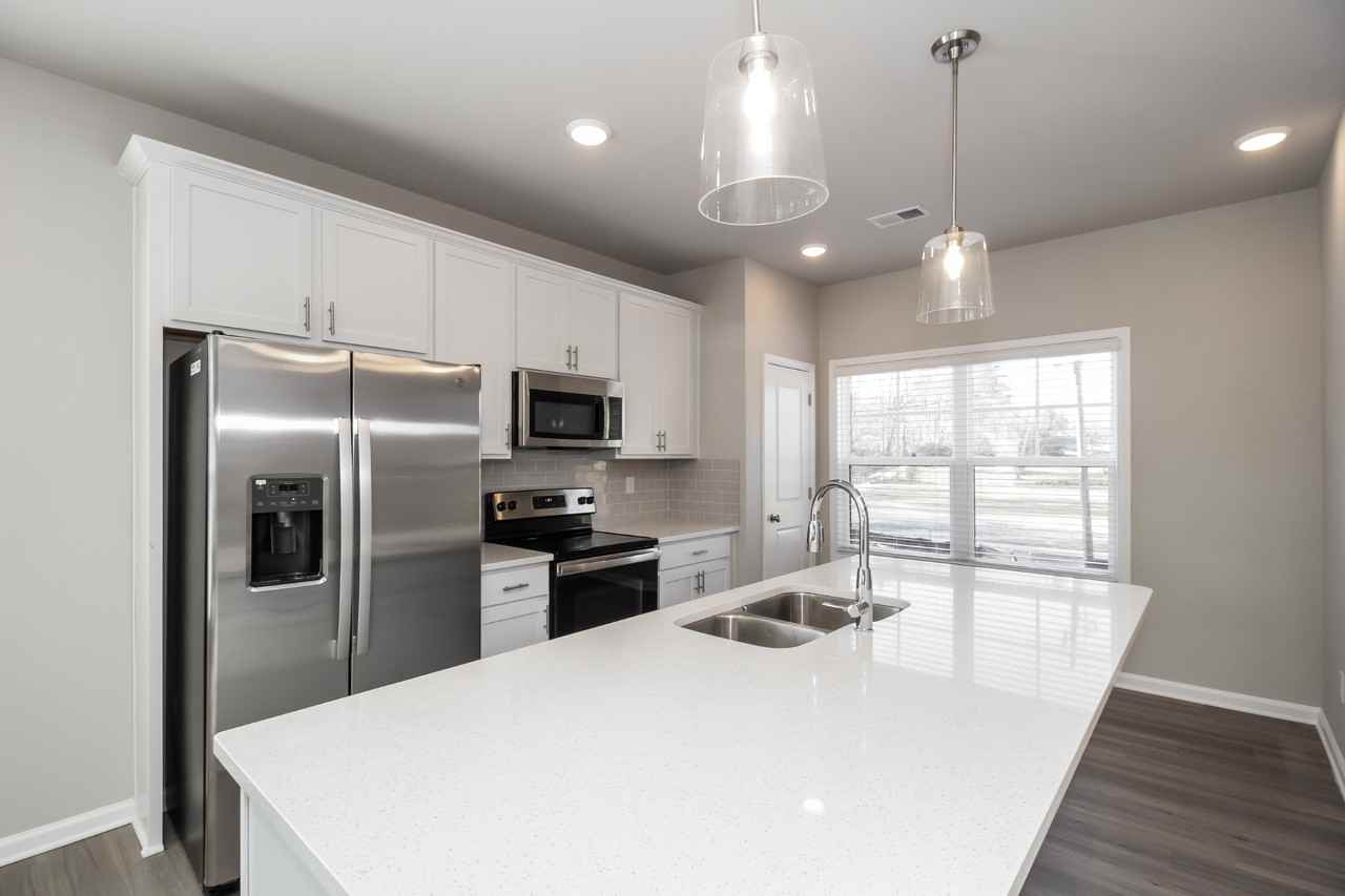 811 Calvin Park Dr - Photo 5 of 40