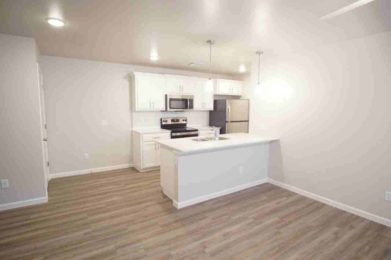 4310 Ne 119th St - Photo 5 of 13