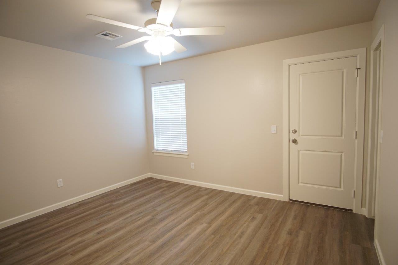 4310 Ne 119th St - Photo 7 of 13