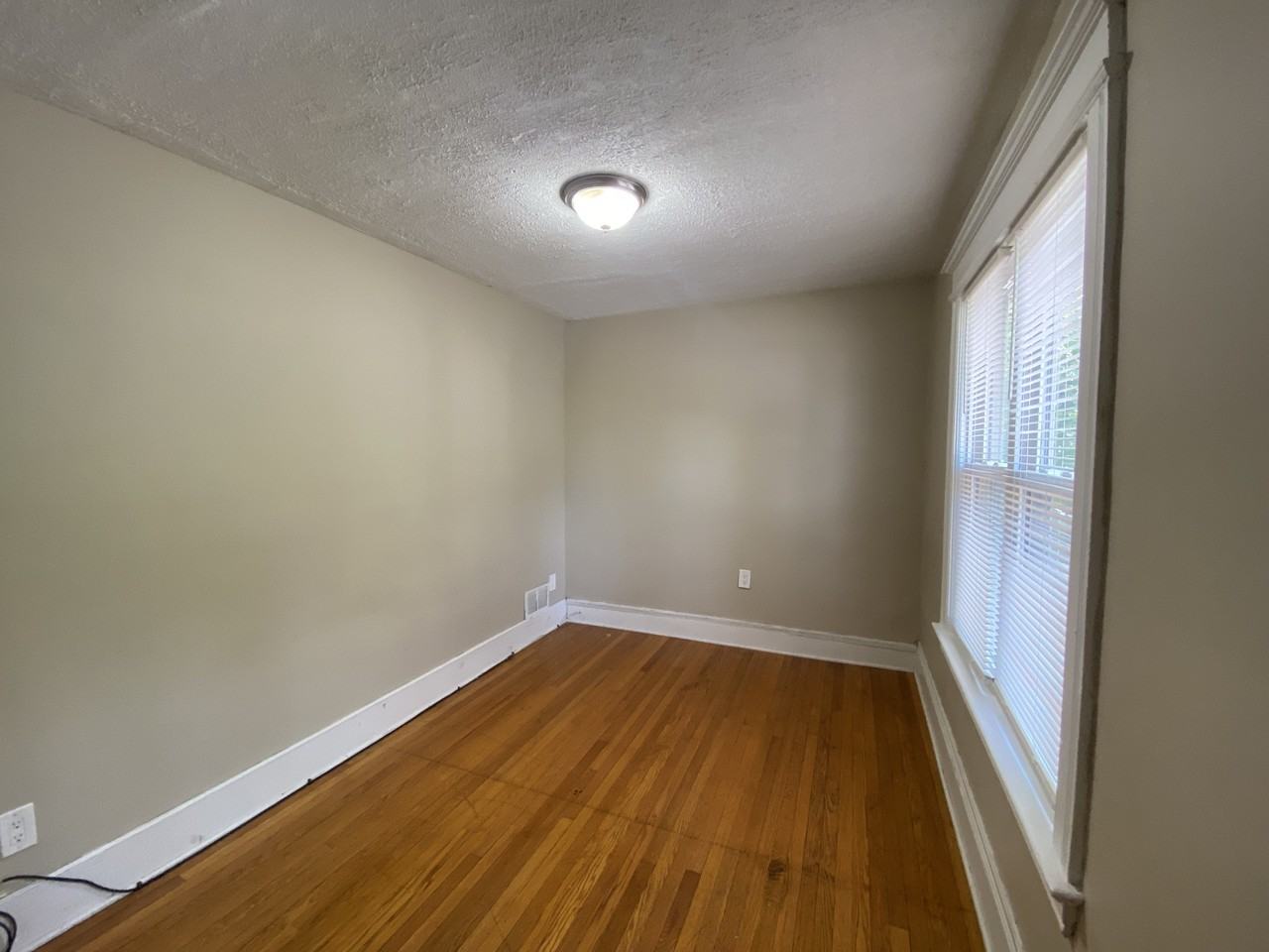 1212 Plymouth Ave S - Photo 2 of 19