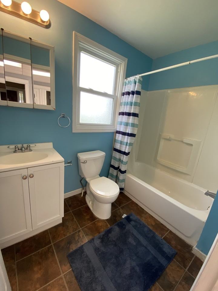 1212 Plymouth Ave S - Photo 5 of 19