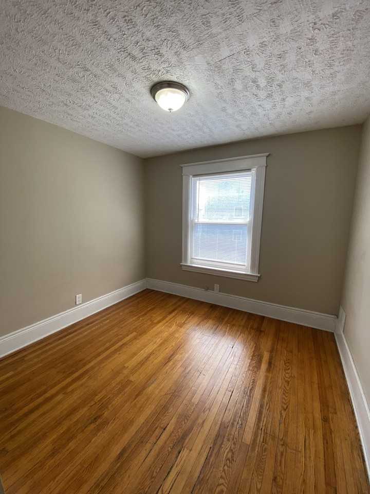 1212 Plymouth Ave S - Photo 5 of 19