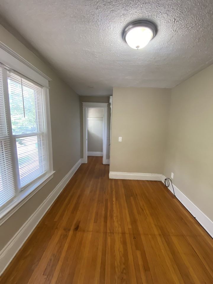 1212 Plymouth Ave S - Photo 6 of 19