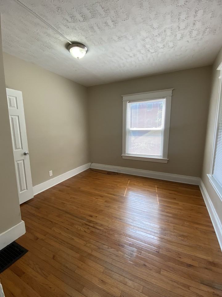 1212 Plymouth Ave S - Photo 2 of 19