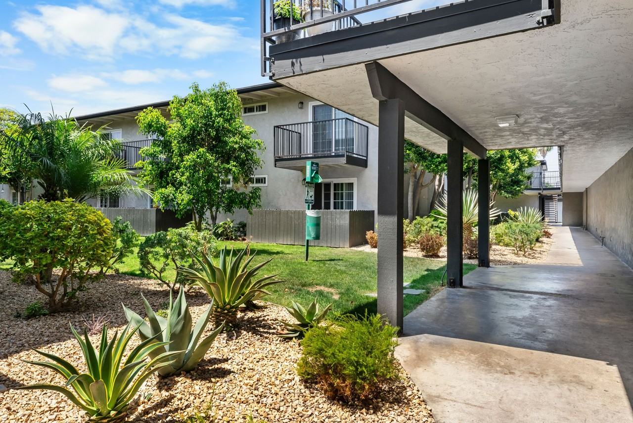 Villa Del Sur Apartment Homes - Photo 4 of 44