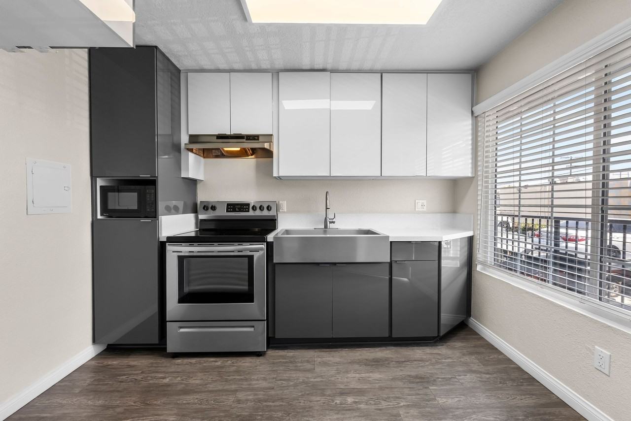 Villa Del Sur Apartment Homes - Photo 6 of 44